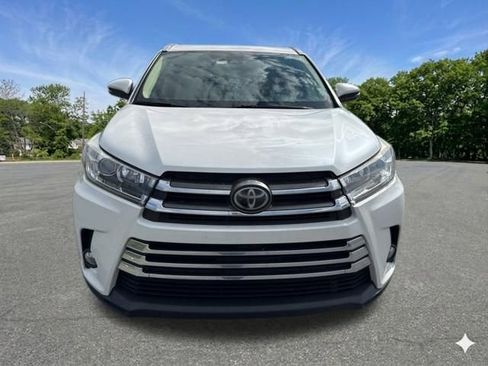Used 2017 Toyota Highlander Limited AWD/4WD image 3