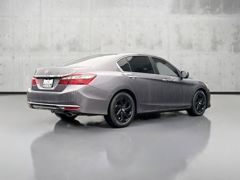Used 2017 Honda Accord EX image 7
