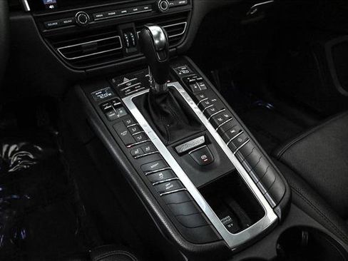 Used 2021 Porsche Macan image 12