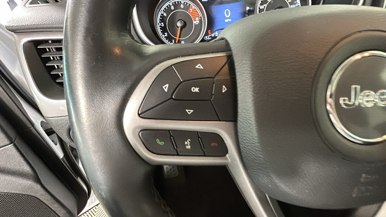 Used 2021 Jeep Cherokee Latitude Lux w/ Sun & Sound Group AWD/4WD image 18