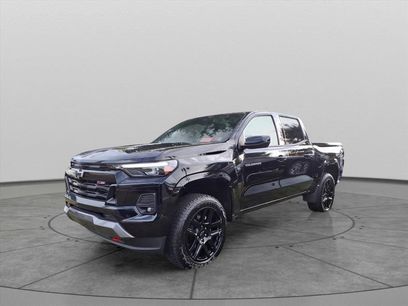 Used 2024 Chevrolet Colorado Z71 w/ Z71 Convenience Package 2