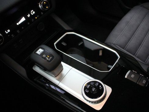 New 2026 Mitsubishi Outlander SE image 14