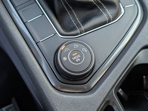 Used 2023 Volkswagen Tiguan SE image 23