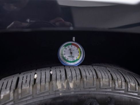 Used 2024 Land Rover Defender 110 X-Dynamic SE AWD/4WD image 28