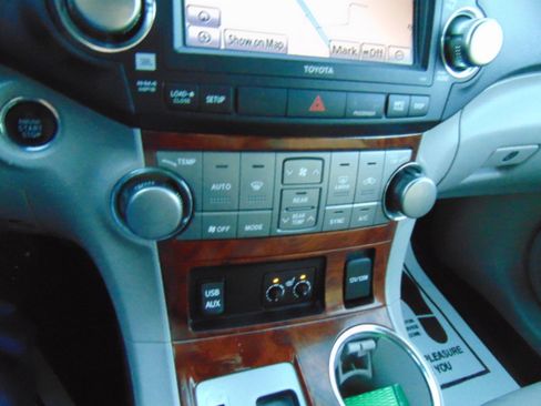 Used 2012 Toyota Highlander Limited w/ Tow Pkg image 32