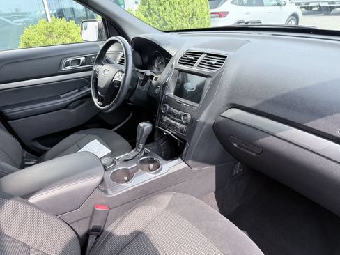 Used 2018 Ford Explorer XLT w/ Equipment Group 201A AWD/4WD image 11