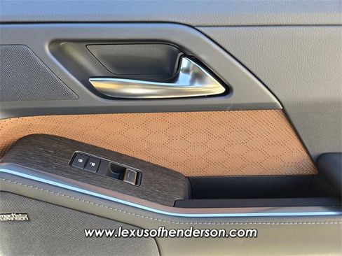 Used 2025 Lexus GX 550 image 18