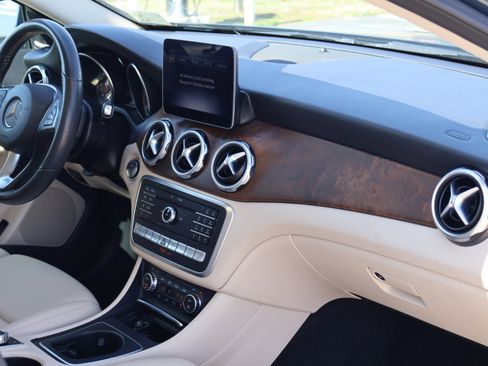 Used 2020 Mercedes-Benz GLA 250 4MATIC image 50