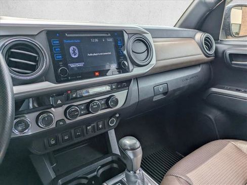 Used 2017 Toyota Tacoma Limited w/ Tow Package image 12
