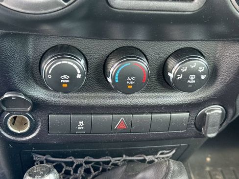 Used 2015 Jeep Wrangler Sport w/ Quick Order Package 23S AWD/4WD image 20