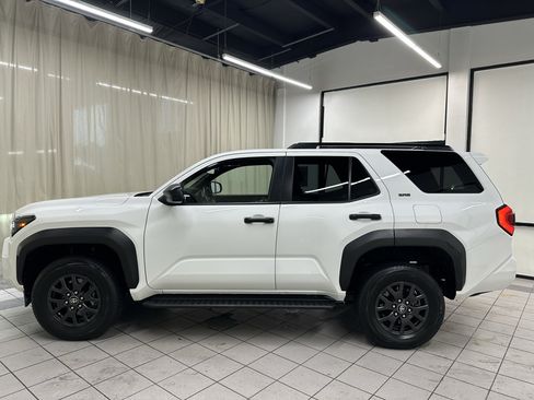 Used 2025 Toyota 4Runner SR5 AWD/4WD image 10