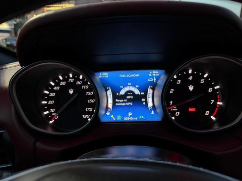 Used 2018 Maserati Levante image 27