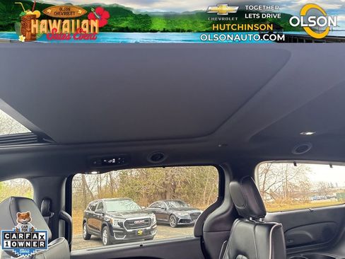 Used 2025 Chrysler Pacifica Limited image 29