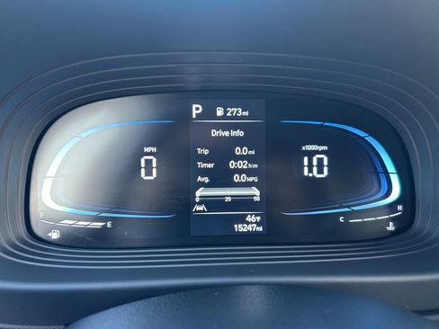 Used 2025 Hyundai Venue SEL image 16