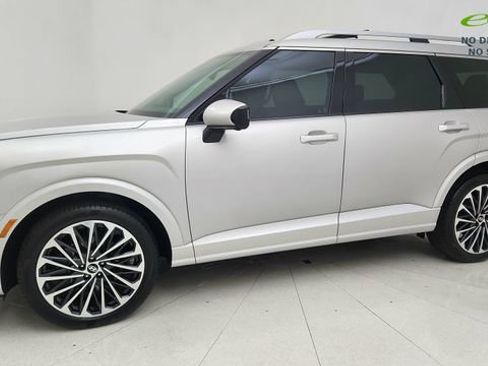 Used 2026 Hyundai Palisade Calligraphy FWD image 3