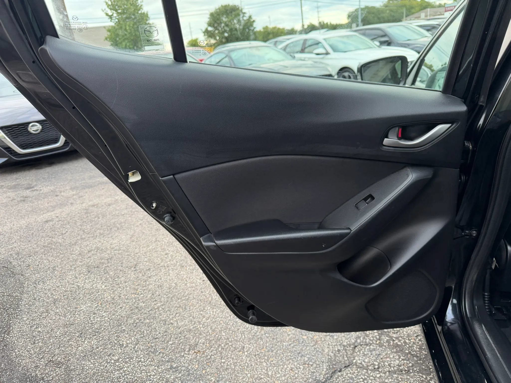 Used 2014 MAZDA MAZDA3 i Touring w/ Moonroof Package 1 FWD image 16