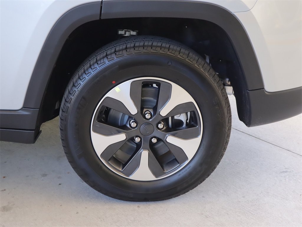 New 2023 Jeep Grand Cherokee Overland w/ Rear Seat Video Group I RWD image 29