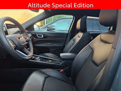 Used 2024 Jeep Compass Latitude w/ Sun and Sound Group AWD/4WD image 7