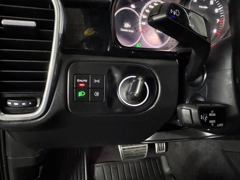 Used 2022 Porsche Cayenne S image 28