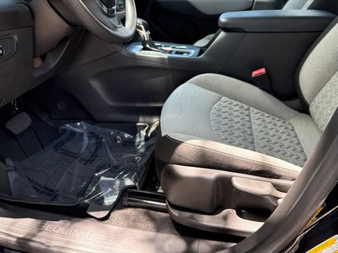 Used 2023 Chevrolet Equinox LS FWD image 16