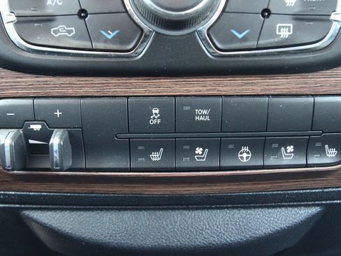Used 2018 RAM 1500 Laramie AWD/4WD image 26