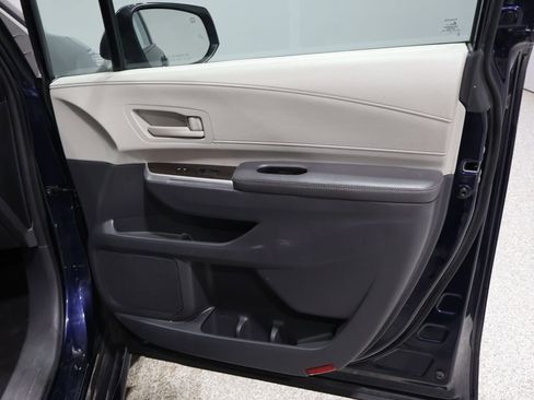 Used 2021 Toyota Sienna LE image 22