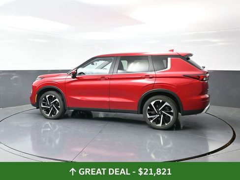 Used 2024 Mitsubishi Outlander SE image 11