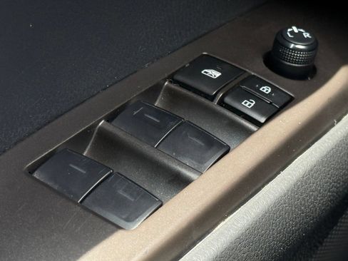 Used 2023 Toyota Camry SE FWD image 32