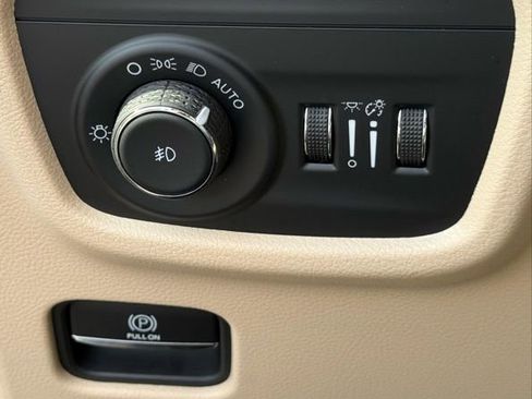 Used 2023 Jeep Grand Cherokee L Limited image 20