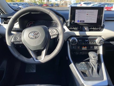 Used 2025 Toyota RAV4 XLE image 12