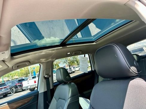 Used 2024 Volkswagen Atlas SE w/ Panoramic Sunroof Package FWD image 15