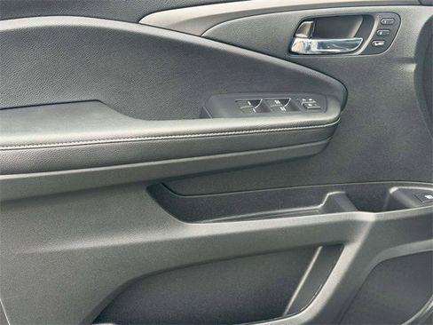 Used 2025 Honda Ridgeline RTL+ image 11