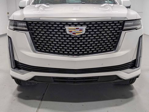 Used 2023 Cadillac Escalade Premium Luxury image 2