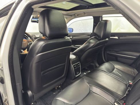 Used 2015 Chrysler 300 Limited image 24