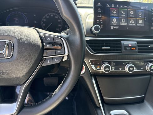 Used 2022 Honda Accord Touring image 19