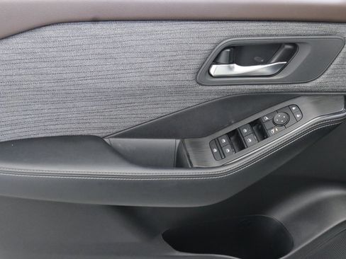 Used 2023 Nissan Rogue SV image 21