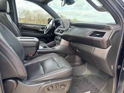 Used 2023 Chevrolet Suburban RST w/ Luxury Package image 21