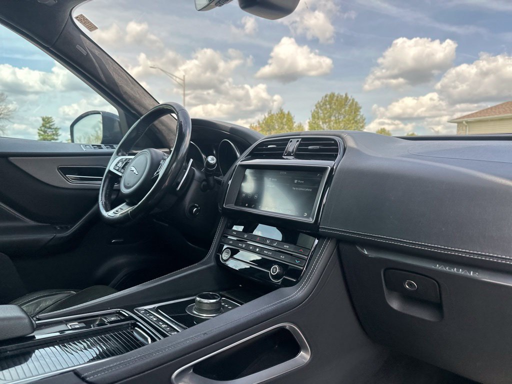 Used 2020 Jaguar F-PACE S AWD/4WD image 24