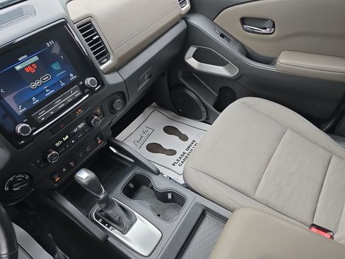 Used 2022 Nissan Frontier SV image 28