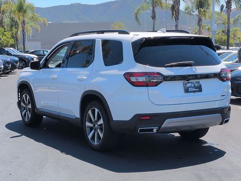 Used 2025 Honda Pilot Touring image 8