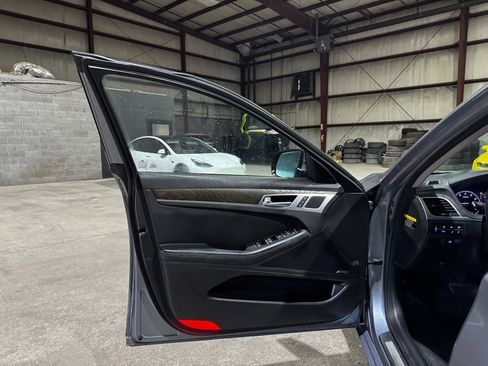 Used 2015 Hyundai Genesis 3.8 w/ Option Group 04 image 11