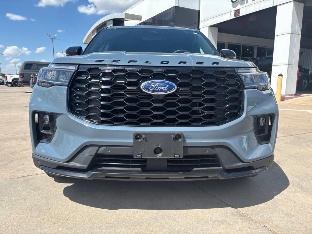 Used 2025 Ford Explorer ST-Line w/ Premium Package RWD image 2