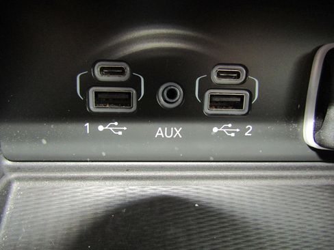 Used 2023 Jeep Grand Cherokee L Laredo image 30