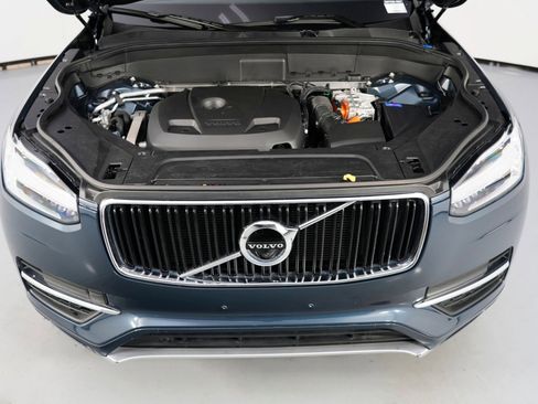 Used 2018 Volvo XC90 T8 Momentum w/ Convenience Package image 7