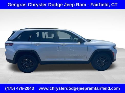 Certified 2024 Jeep Grand Cherokee Altitude AWD/4WD image 8