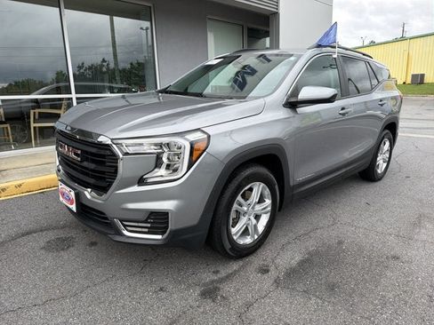 Used 2024 GMC Terrain SLE w/ Driver Convenience Package FWD image 2