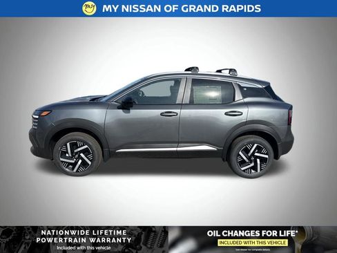 New 2026 Nissan Kicks SV w/ Charging Package FWD image 2