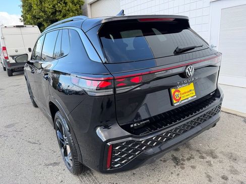 New 2026 Volkswagen Tiguan SEL R-Line AWD/4WD image 4