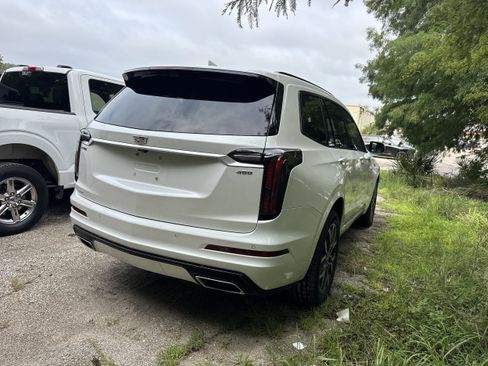 Used 2023 Cadillac XT6 Sport w/ Platinum Package AWD/4WD image 3