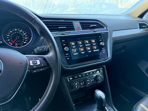 Used 2020 Volkswagen Tiguan SE R-Line image 24